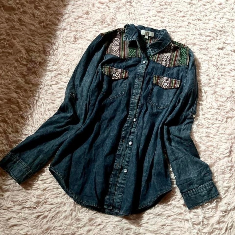 Western Boho Pearl Snap Denim Button Down Womens M‎ Hipster Southern Rustic